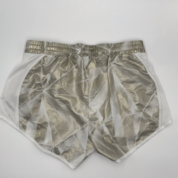 UNDER ARMOUR| Short Fly-By Perforated Shorts Gold - Picture 4 of 11